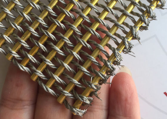 Warna Emas Fleksibel Woven Metal Mesh Kain Oksidasi Untuk Pembatas Ruangan