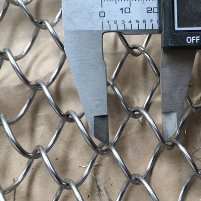 Dekorasi Interior Metal Coil Drapery Custom Wire Pitch 9mm 80% Area Terbuka