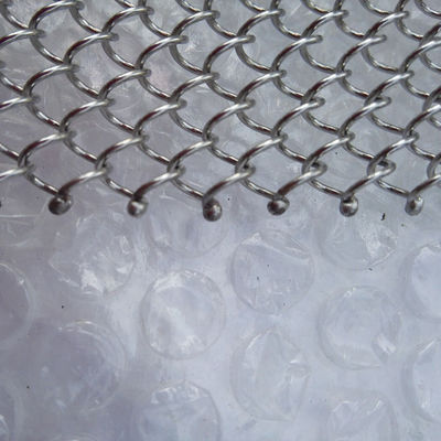 Bagian dalam ruangan Dekoratif Metal Roller Shutter 70mm Mesh 5mm Aperture Spray Paint