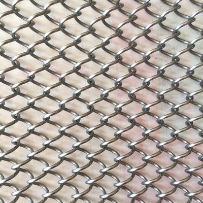 Dekorasi Interior 80% Open Area Metal Coil Drapery Dengan Panjang Disesuaikan Dan 9mm Wire Pitch Sertifikasi ISO9001