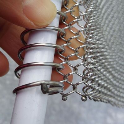 0.5-2mm Ketebalan Perunggu Metal Coil Drapery untuk Round Window Treatment Curtain