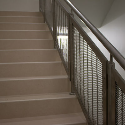Pengolahan Lipat Profesional Panel Baja Woven dengan Pengolahan Edge Hemmed