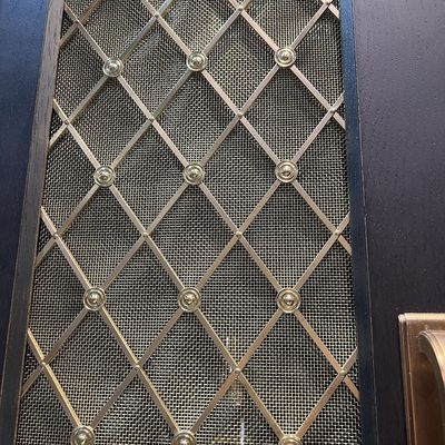 Area Bukaan 49% Baja tahan karat Woven Wire Mesh Grille Untuk Dekorasi Lemari