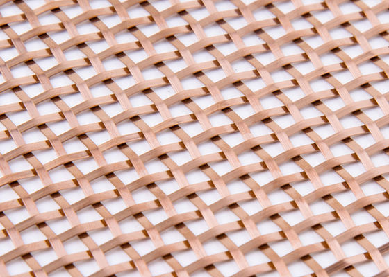 ISO9000 Merah Dekoratif Woven Wire Mesh 1.8mm Tebal 3.36kg / M2