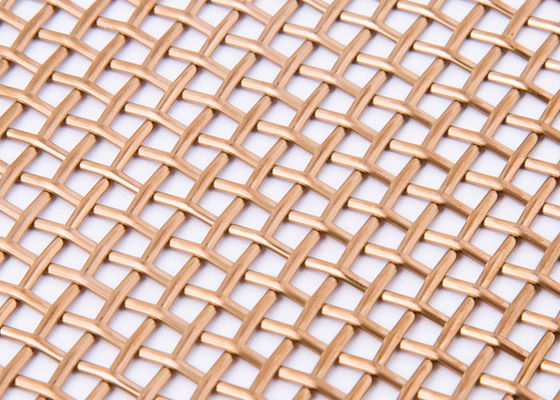 ISO9000 Merah Dekoratif Woven Wire Mesh 1.8mm Tebal 3.36kg / M2