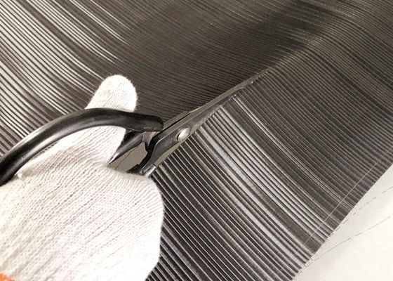 ISO 2.5m Painted Black Wire Mesh Screen Laminated Glass Untuk Penutup Dinding