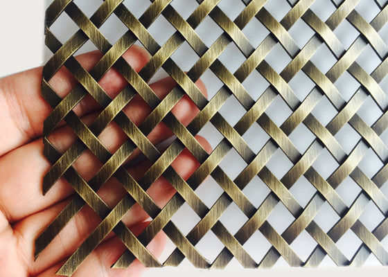 Kisi-kisi Wire Mesh Dekoratif Kuningan Berlapis Antik Lubang Persegi Lebar 1m